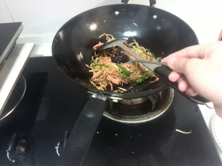 火腿爆炒素鸡丝步骤12