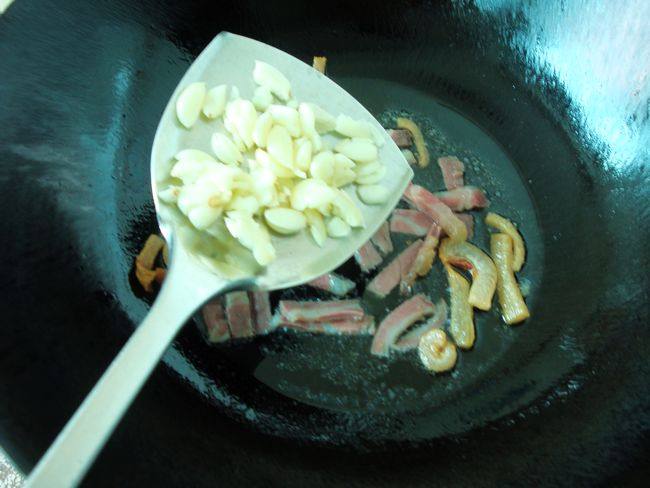 火腿炒牛肝菌步骤5