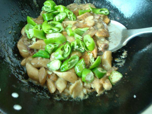 火腿炒牛肝菌步骤7