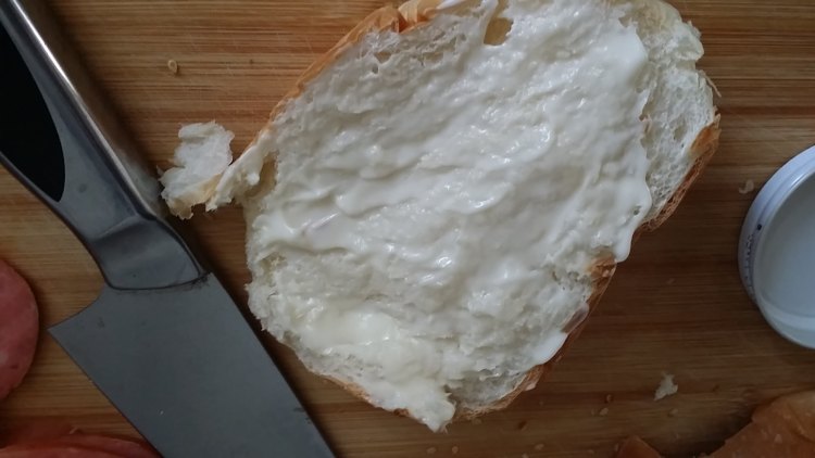 自制火腿鸡蛋汉堡步骤6