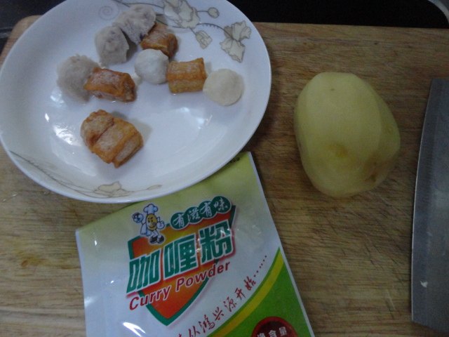 土豆火腿咖喱饭步骤1