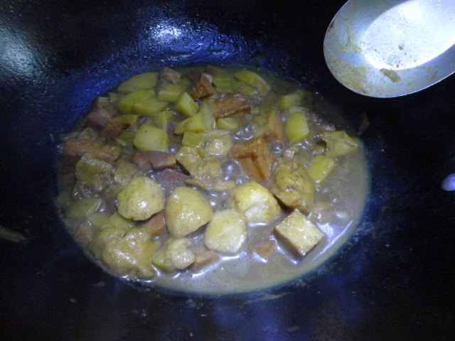 土豆火腿咖喱饭步骤10