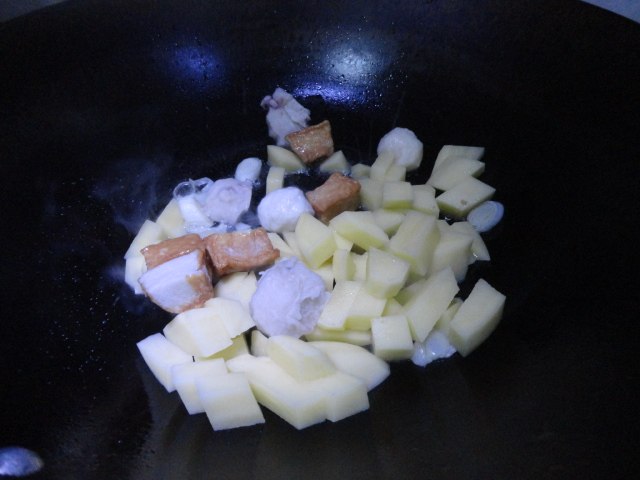 土豆火腿咖喱饭步骤5
