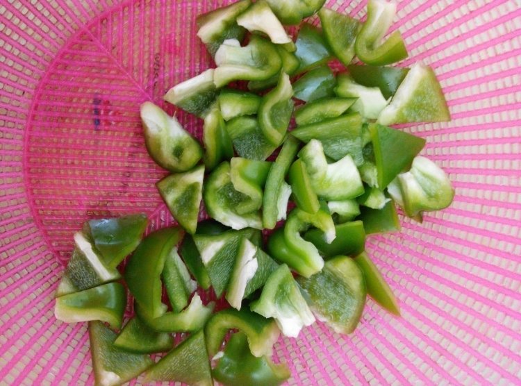 圆椒香干炒火腿步骤3