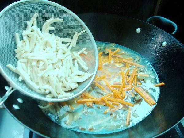 豆腐银鱼汤步骤7
