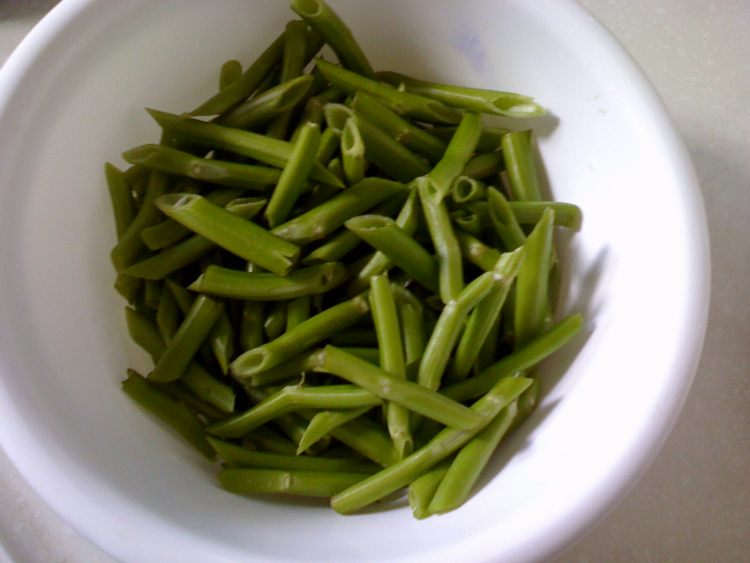 青椒炒通菜梗步骤3