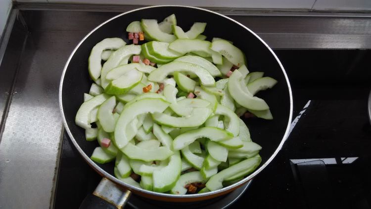 火腿鸡蛋炒菜瓜步骤8