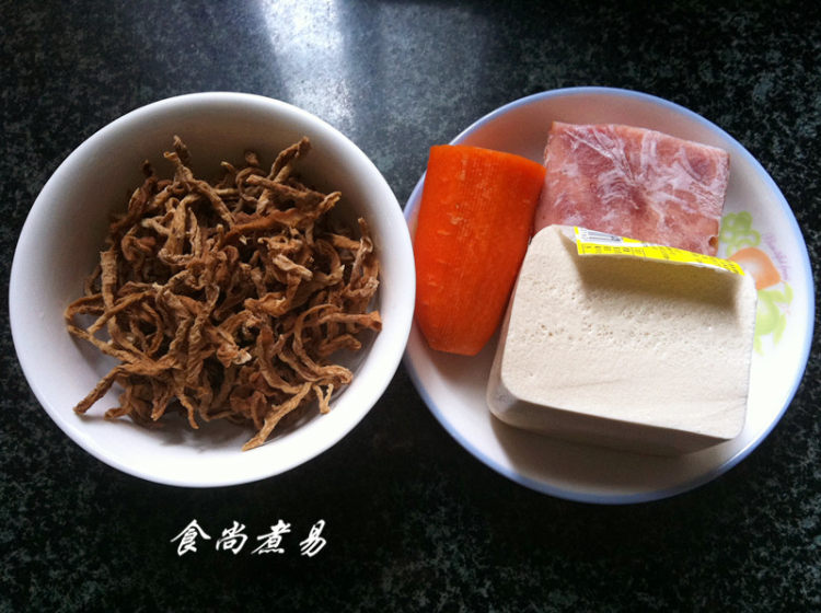 五彩缤纷炒杂丁步骤1