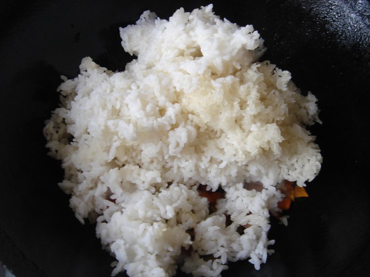 泡菜火腿炒饭步骤4
