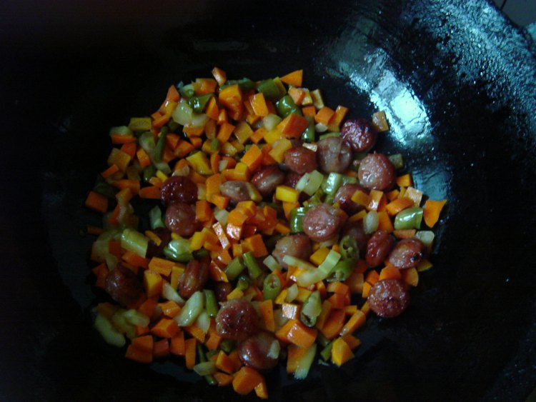 泡菜火腿炒饭步骤2