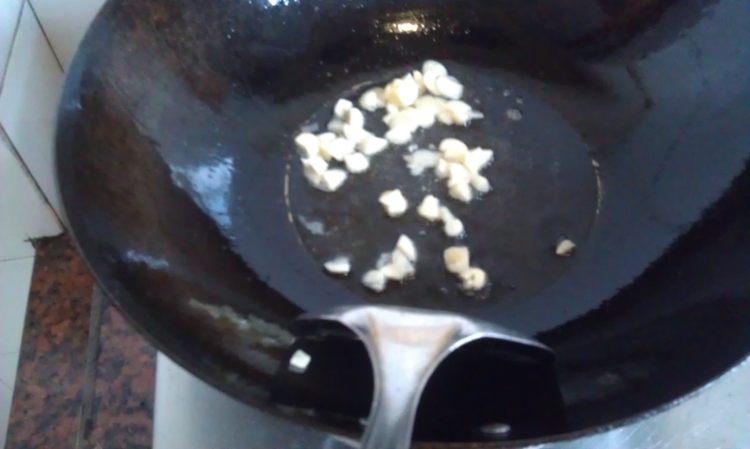 火腿韭菜炒豆芽步骤4
