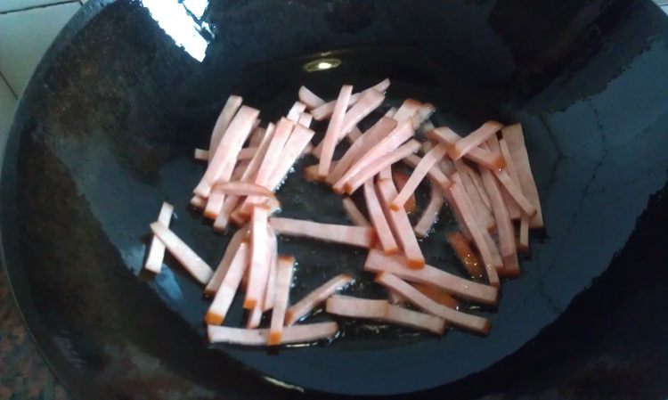 火腿韭菜炒豆芽步骤2