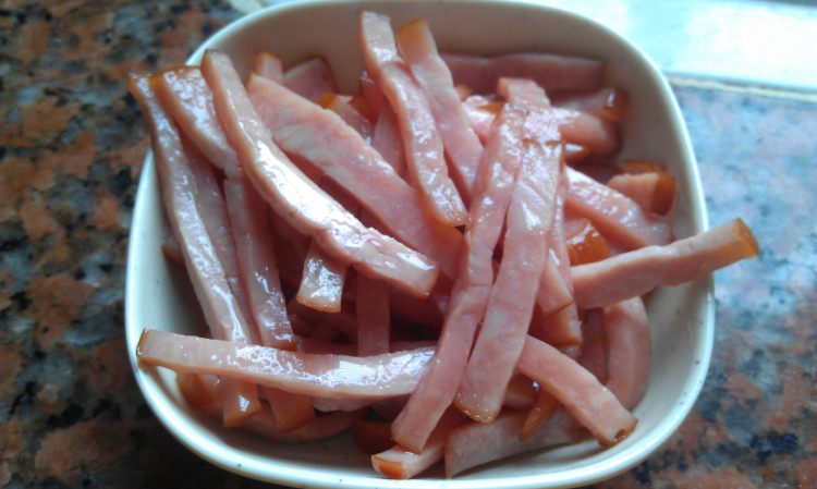 火腿韭菜炒豆芽步骤3