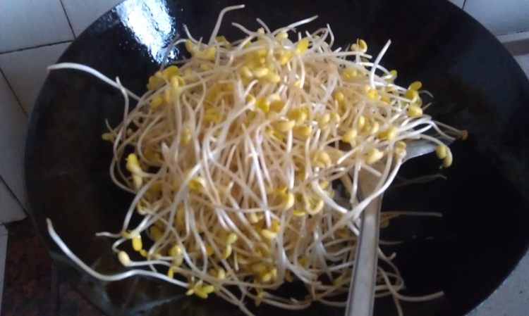火腿韭菜炒豆芽步骤5