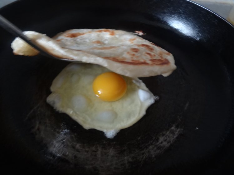 飞饼鸡蛋火腿卷步骤4