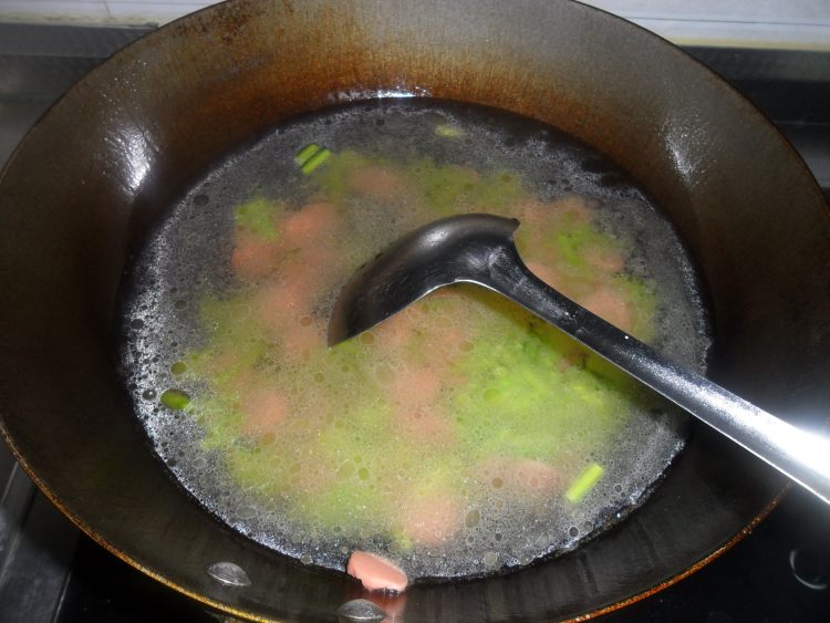 火腿鸡蛋青菜面步骤4