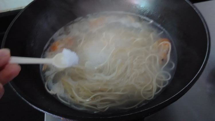 火腿虾面步骤4