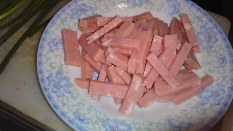 洋葱炒火腿步骤1