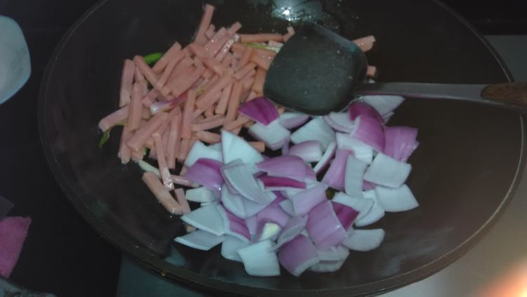 洋葱炒火腿步骤5
