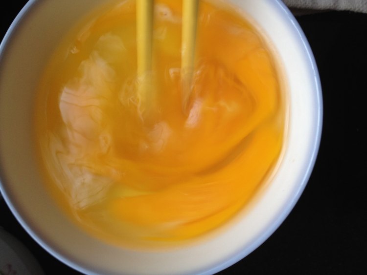鸡蛋炒火腿步骤2