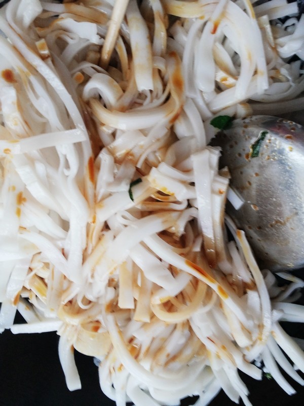 炒手工河粉步骤7