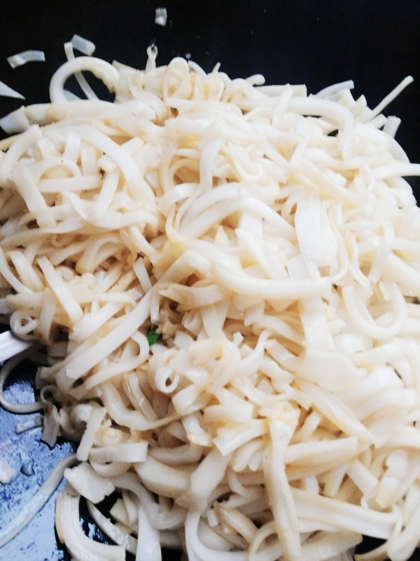 炒手工河粉步骤8
