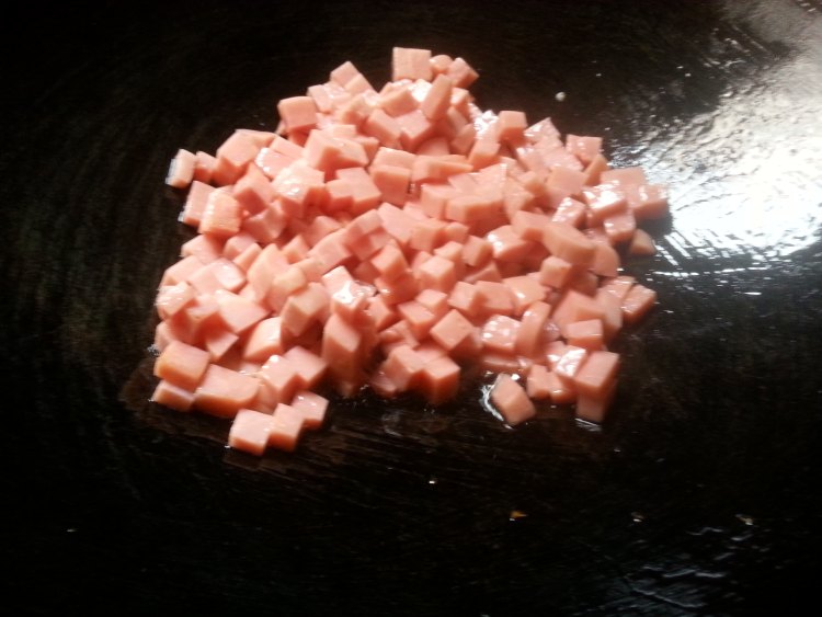 葱花火腿蛋炒饭步骤5