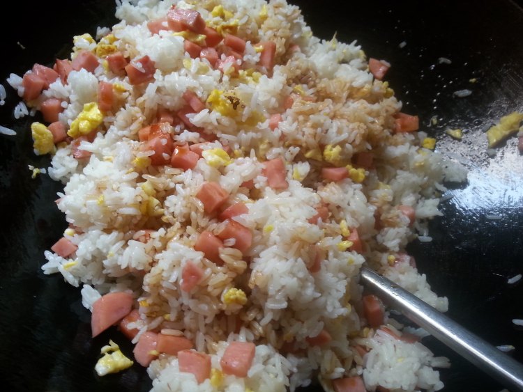葱花火腿蛋炒饭步骤9