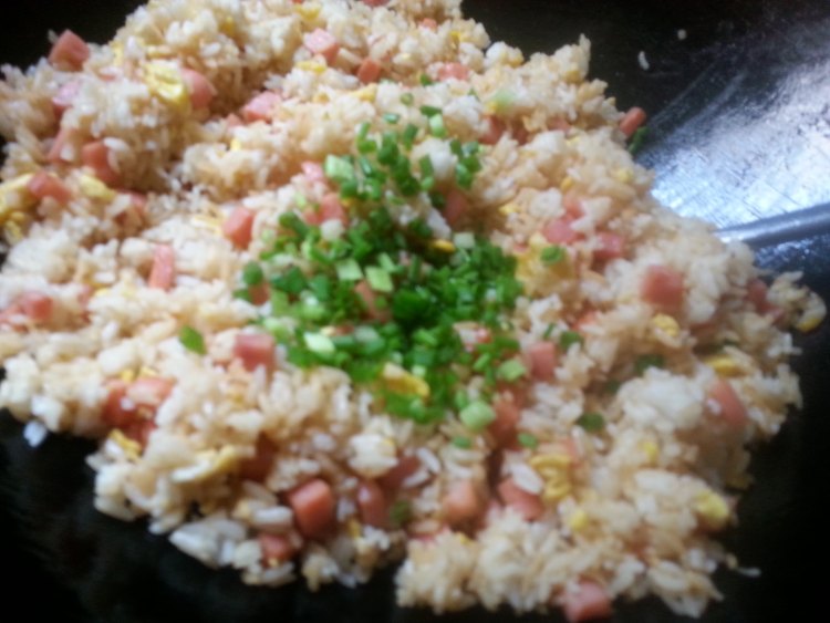 葱花火腿蛋炒饭步骤10