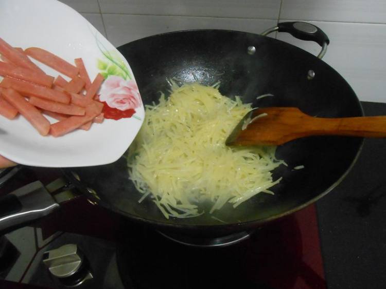 火腿炒土豆丝步骤7
