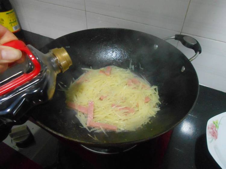 火腿炒土豆丝步骤9