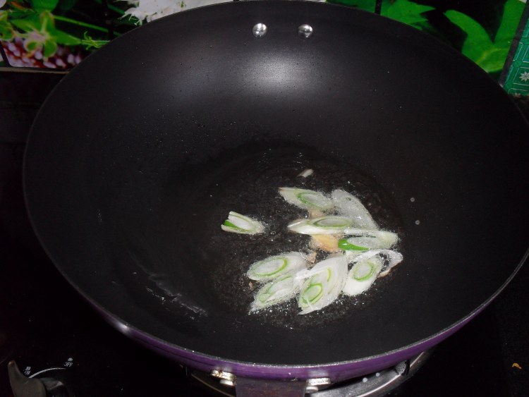 清炒蟹味菇步骤2
