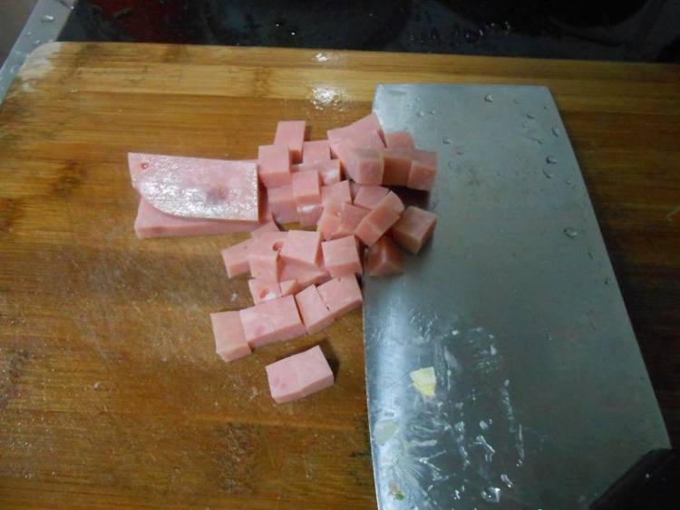 火腿炒玉米菜丁步骤2