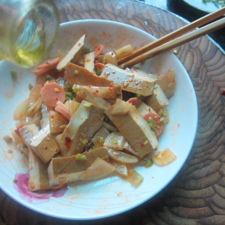 酸咸萝卜拌豆腐步骤7