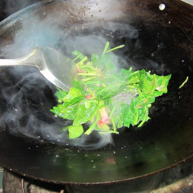 火腿菠菜炒饭步骤3