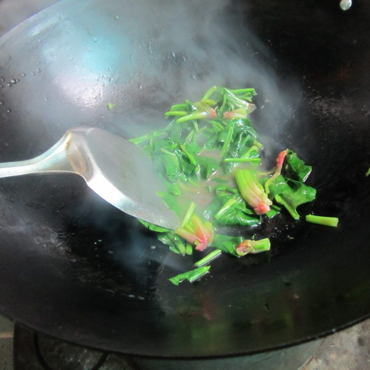 火腿菠菜炒饭步骤5