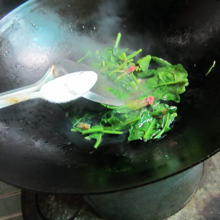 火腿菠菜炒饭步骤4