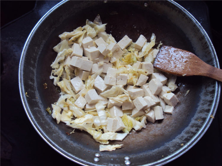 豆腐火腿炒包菜步骤9