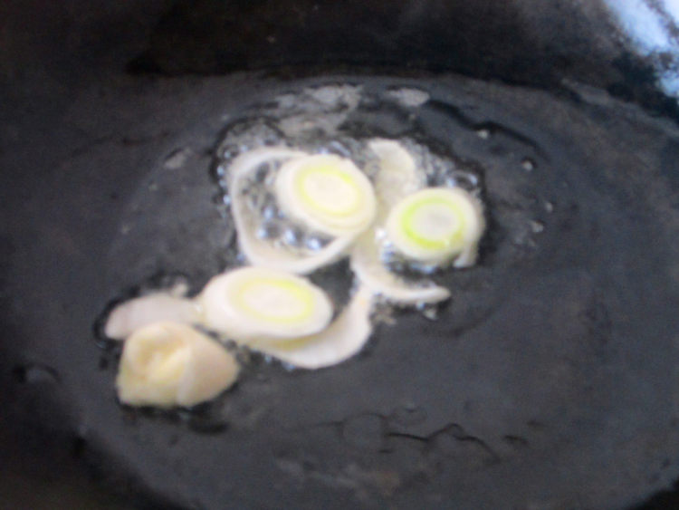 青蒜炒火腿步骤4