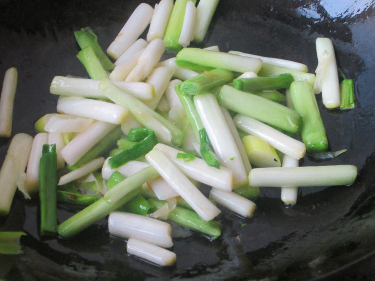 青蒜炒火腿步骤6