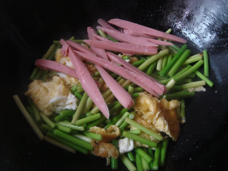蒜苔鸡蛋炒火腿步骤4