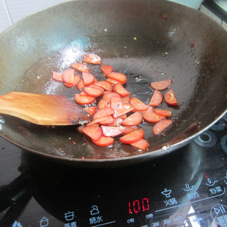 白菜青椒炒火腿步骤3