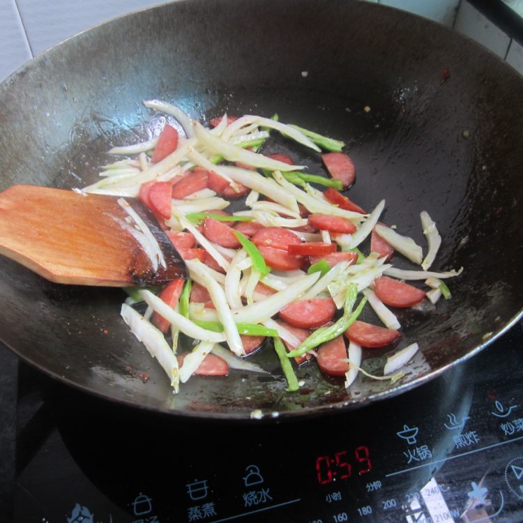 白菜青椒炒火腿步骤6