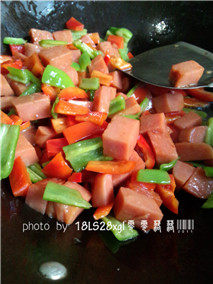 双椒炒火腿步骤5