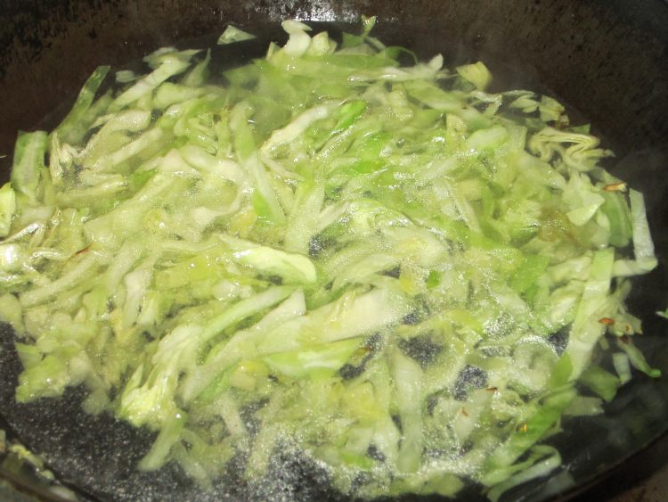 卷心菜火腿疙瘩汤步骤3