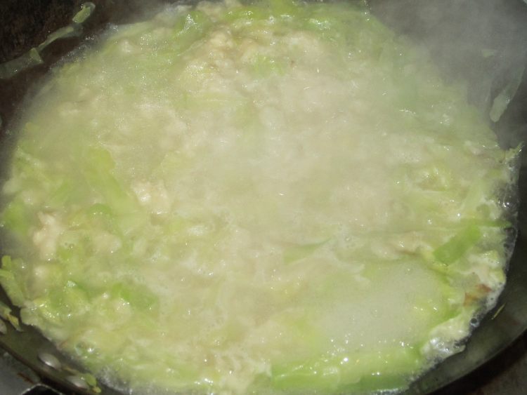 卷心菜火腿疙瘩汤步骤5