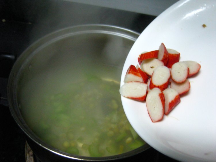 蟹味玉米芹菜浓汤步骤4