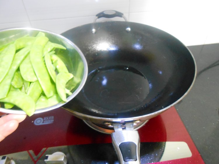 火腿炒菜花荷兰豆步骤7