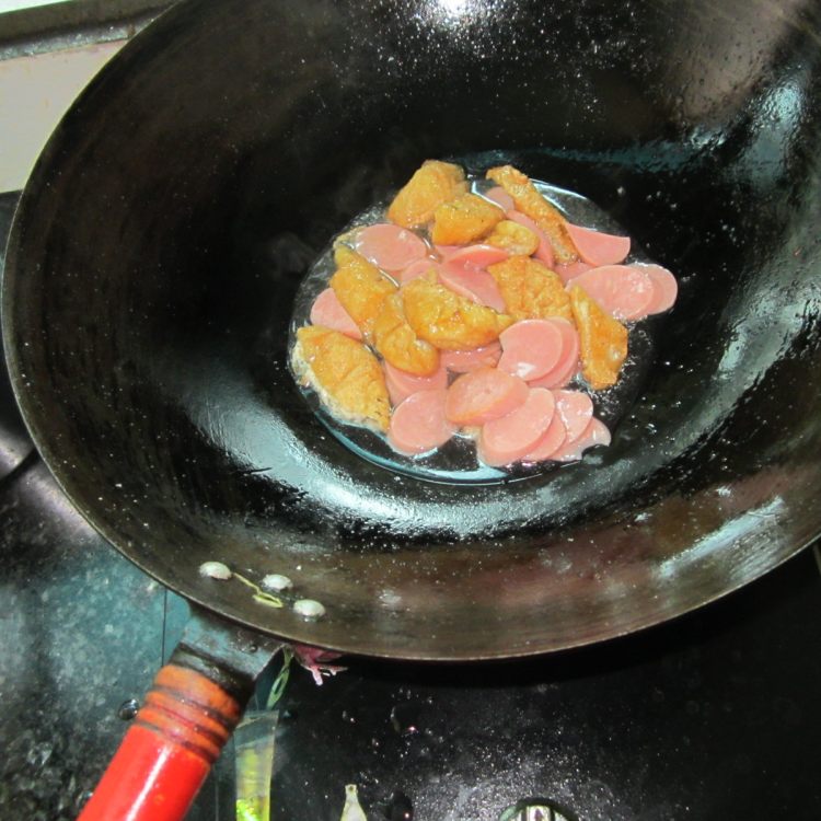 油豆腐炒火腿步骤8