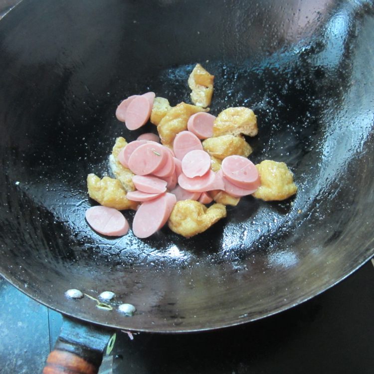 油豆腐炒火腿步骤6